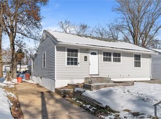 409 Caithness Rd, Saint Louis, MO 63137