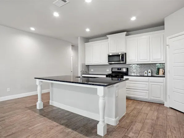 512 Adams Ct, Weatherford, TX 76085