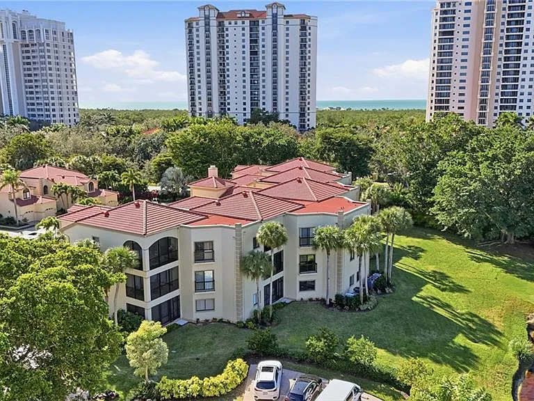 7048 Pelican Bay Blvd #C-302 — Photo 41