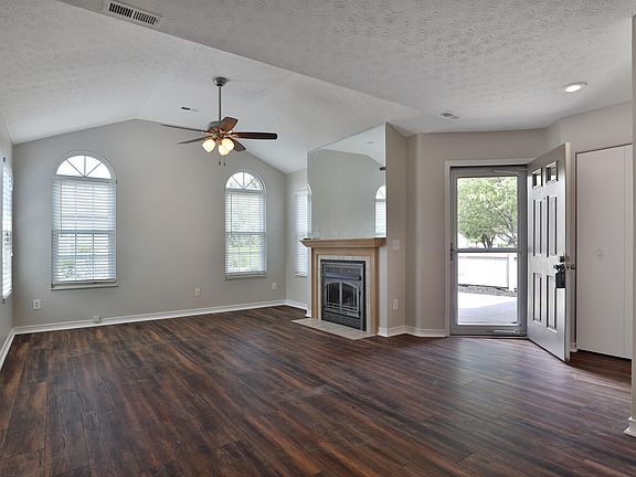 4th image of 2356 Willowside Ln