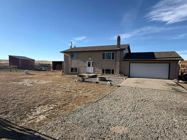 35 Cougar Rd, Glenrock, WY 82637
