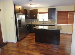 951 SW 87th Ave, Pembroke Pines, FL 33025