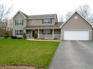 1011 Marti Ct, Silver Lake, WI 53170