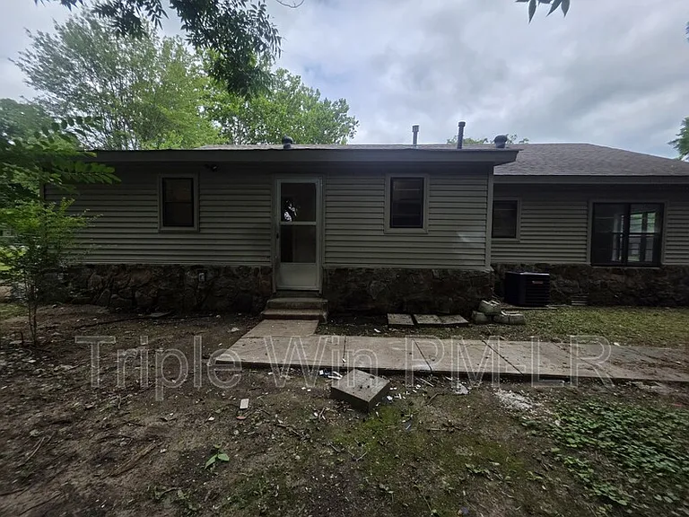 104 E Georgia St — Photo 35