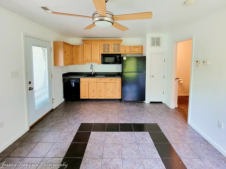 823 Cove Point Rd — Photo 2