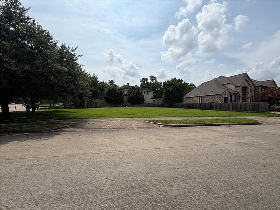 5th image of 9002 Cliffwood Dr