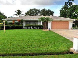 692 SE Seahouse Dr, Port Saint Lucie, FL 34983