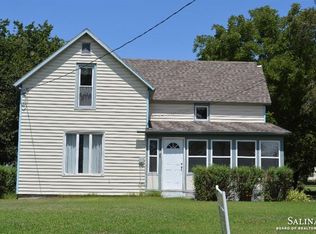 711 W 8th St, Ellsworth, KS 67439