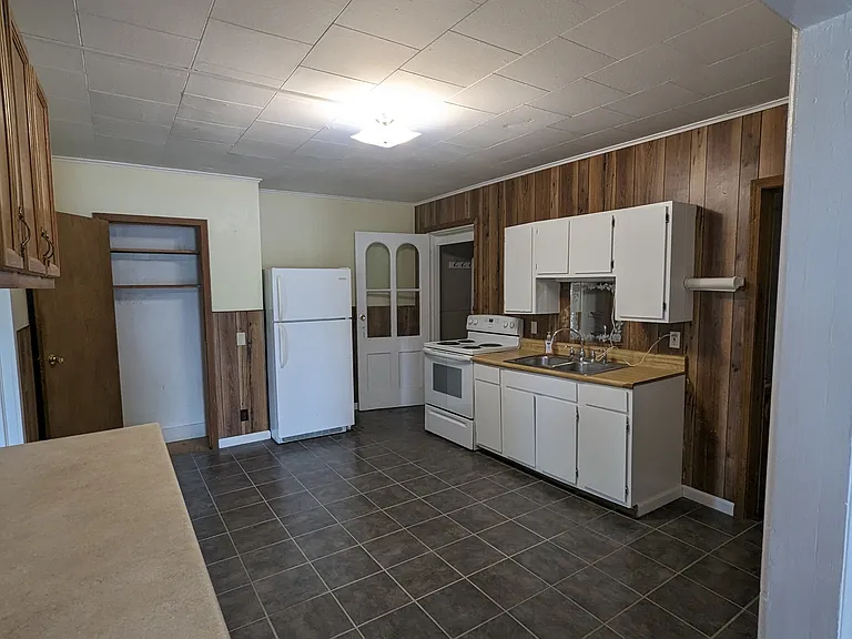 661 E Main St #A — Photo 3