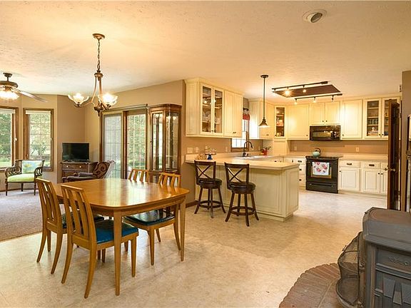 5th image of 2230 Wisteria Way
