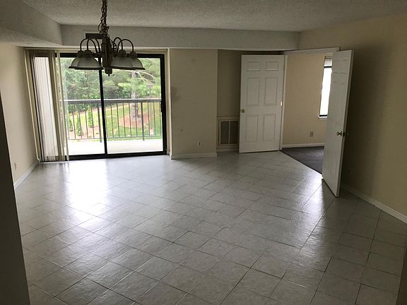 4th image of 3800 Powell Ln APT 424