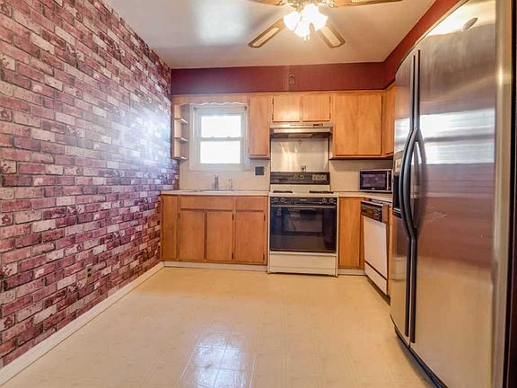 5th image of 47 Corbin Ave #2
