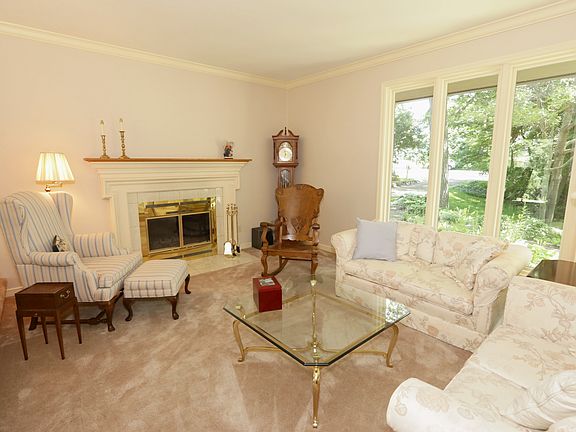 3rd image of 9447 Jane Ct N