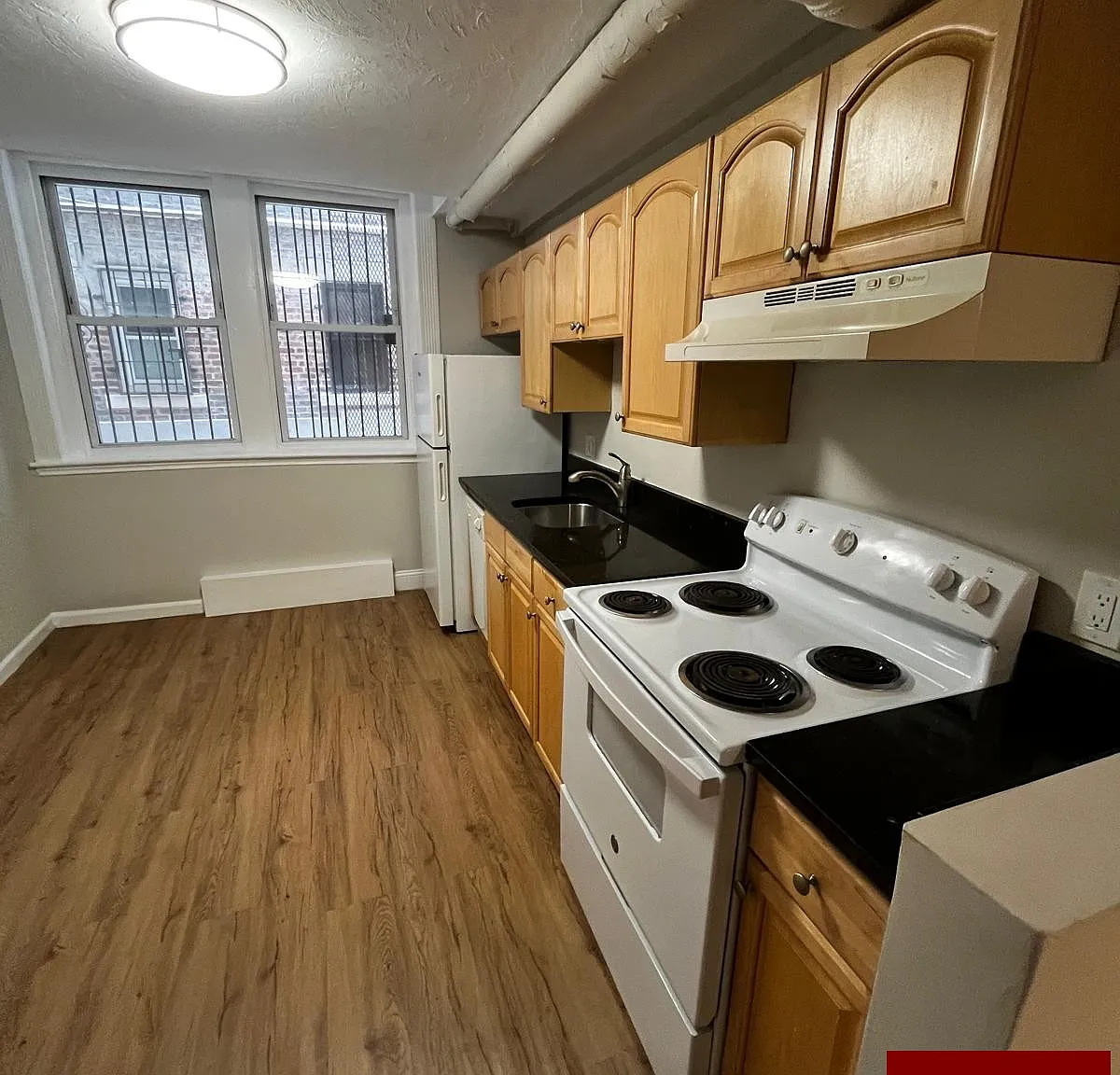 4 bed, 2.0 bath, $6,760 — Photo 2