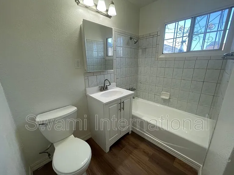 724 W 80th St — Photo 15