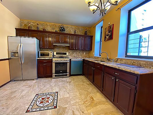 3rd image of 309 Pulaski St #3