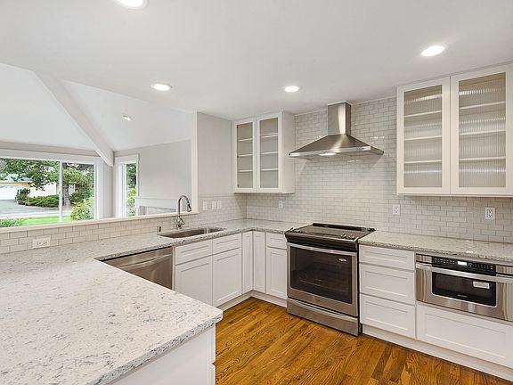 2nd image of 7555 NE Meadowmeer Ln