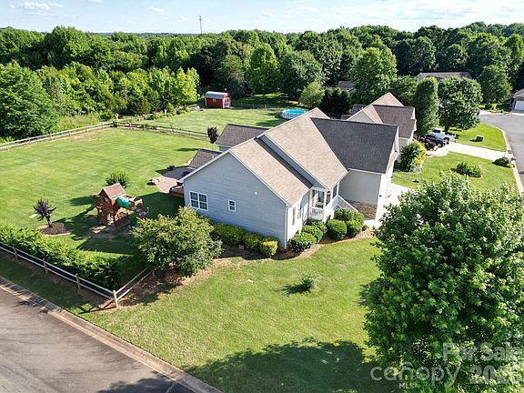 3rd image of 141 Logan Ridge Dr