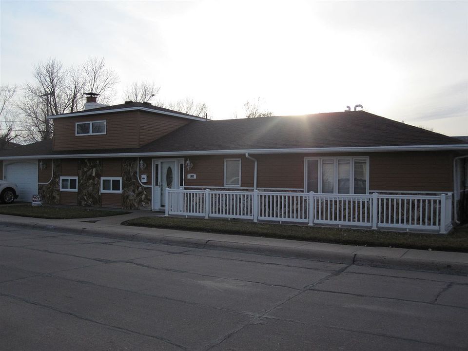 1st image of 1802 W 1st St