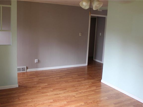 3rd image of 1463 Moll St