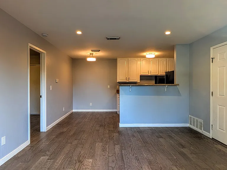 2265 Lakeview Cir — Photo 4
