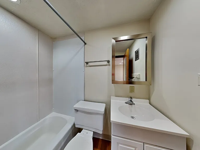 49 E 14th Ave #D — Photo 6