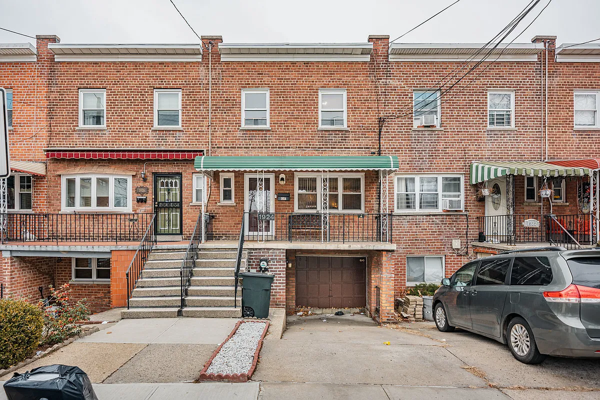 1924 Hunt Ave photo 1