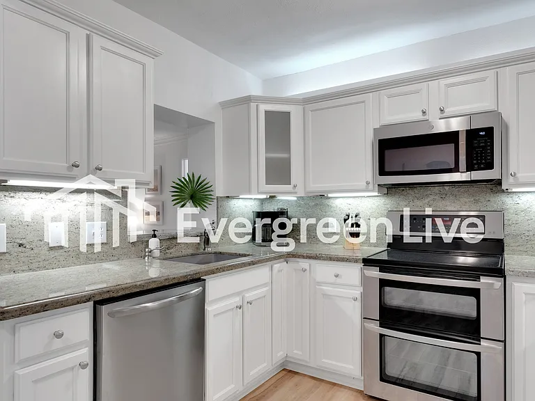 1428 NE 17th Ave — Photo 11