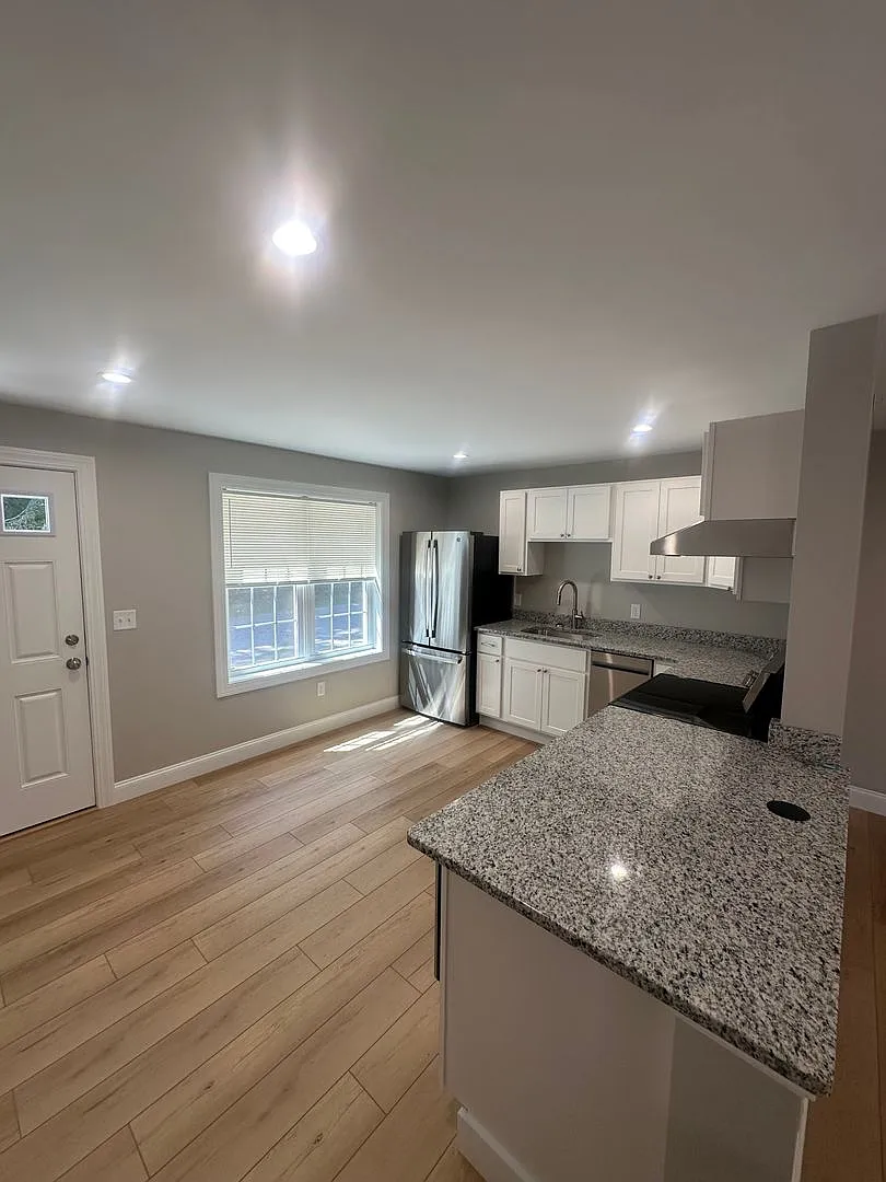 439 Main St — Photo 2