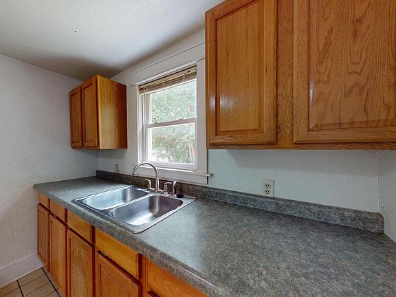 3rd image of 709 S Main STREET