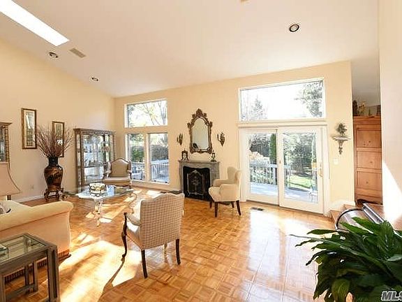 4th image of 44 Hanover Ct