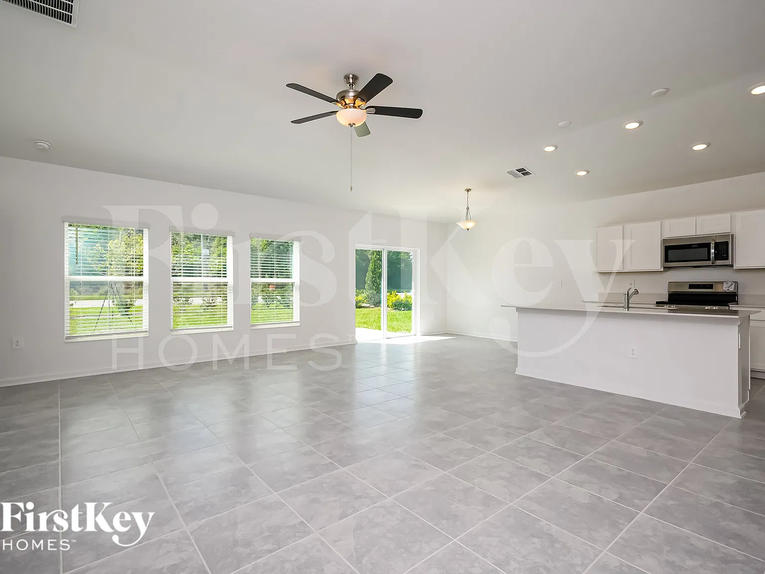 4 bed, 2.0 bath, 1936 sqft, $2,010 — Photo 3