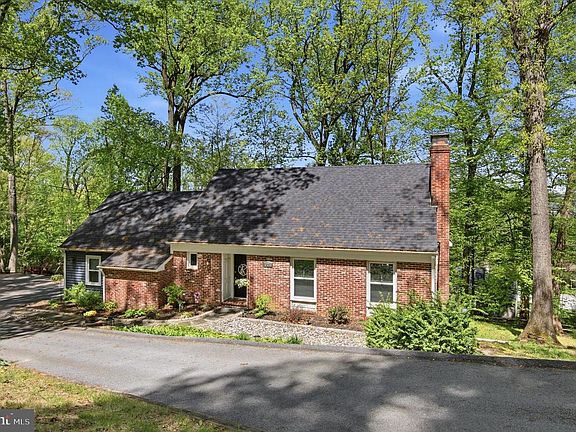 2nd image of 471 Hilltop Rd