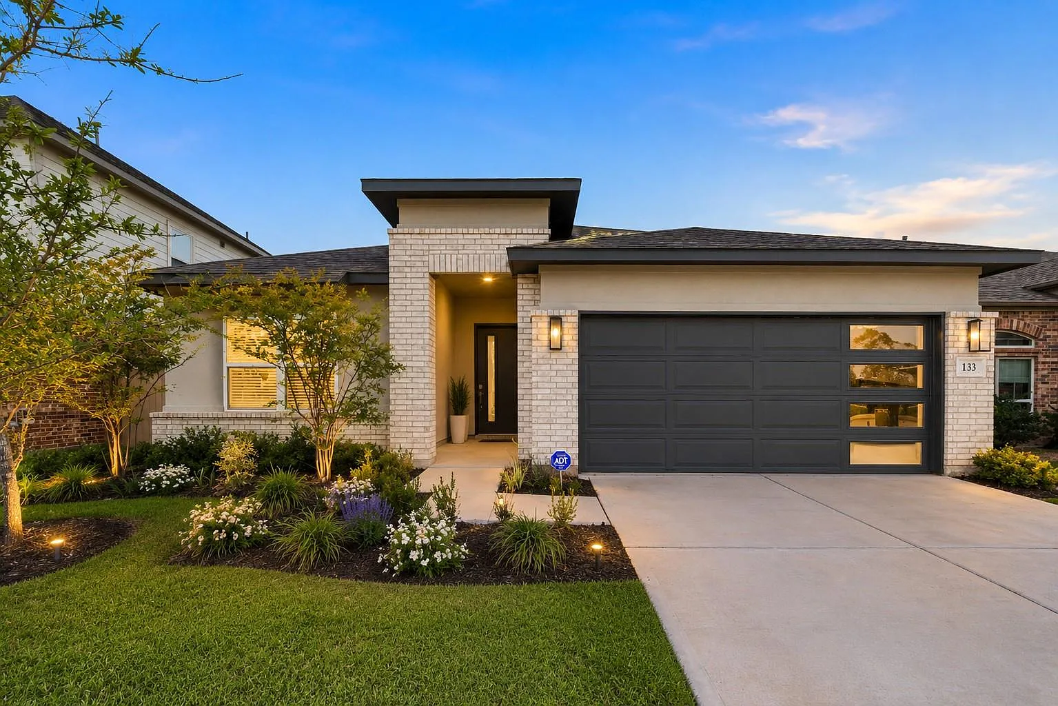 4 bed, 3.0 bath, 2095 sqft, $2,450 — Photo 1