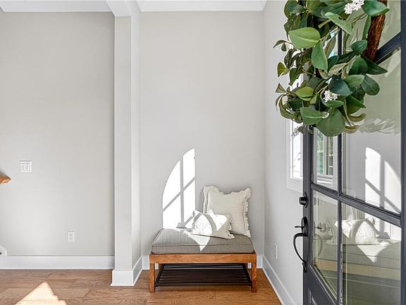 4th image of 805 Castile Ln