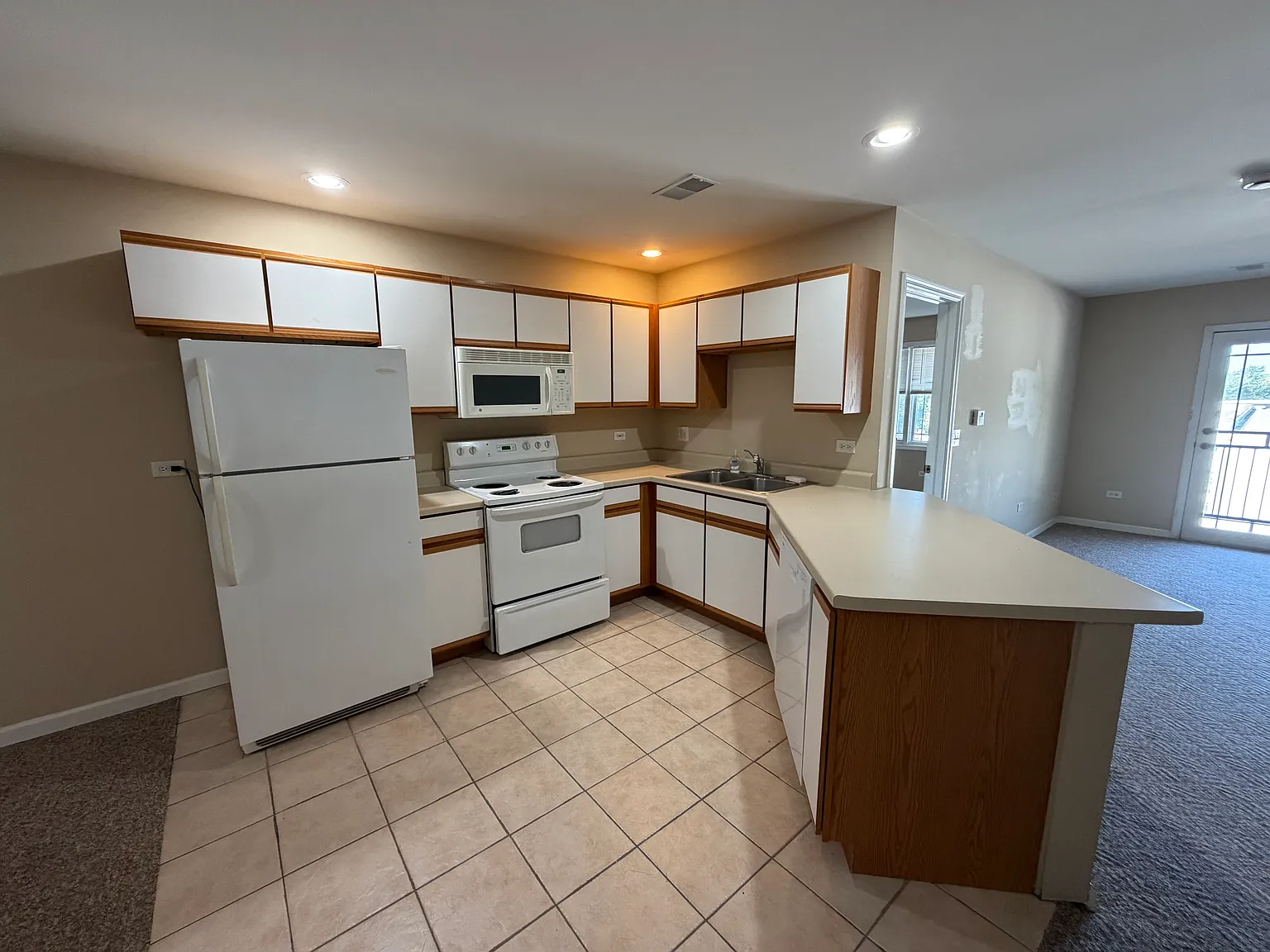 1 bed, 900 sqft, $1,100 — Photo 4