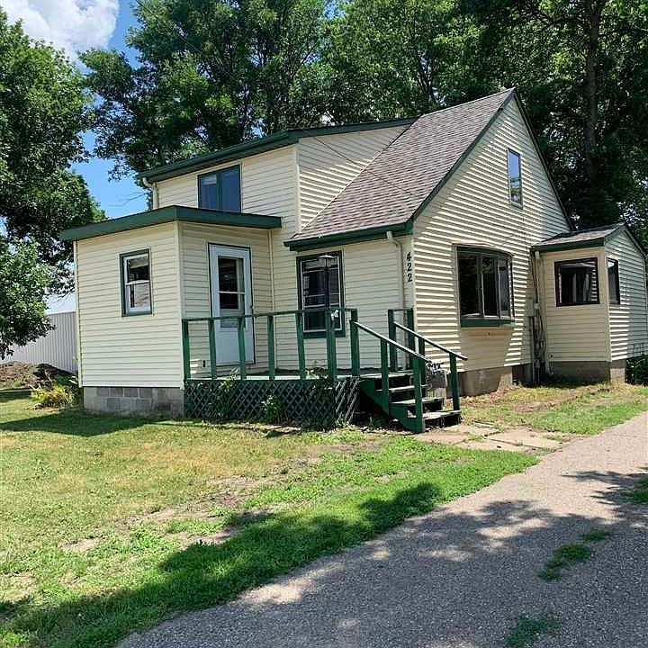 1st image of 422 W Watonwan St