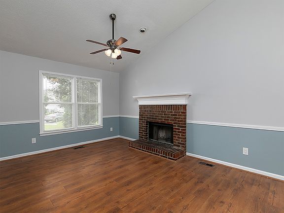 4th image of 16 Huntcliff Dr