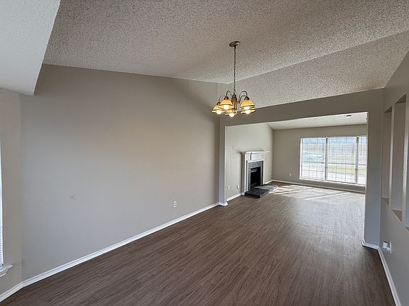 3rd image of 1517 Huntington Dr