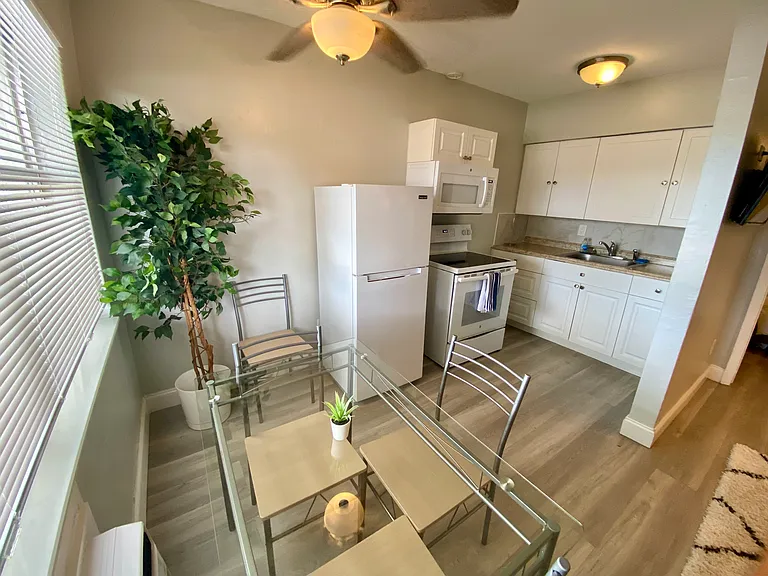 1201 NE 15th Ave #4 — Photo 2