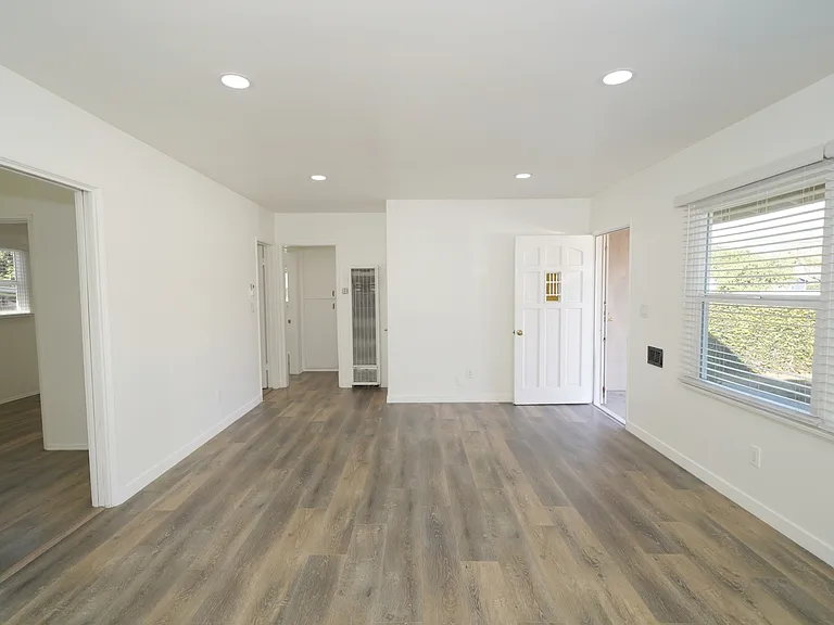220 E Walnut Ave — Photo 9