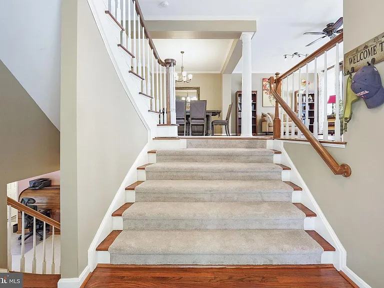 6624 Thurlton Dr — Photo 2
