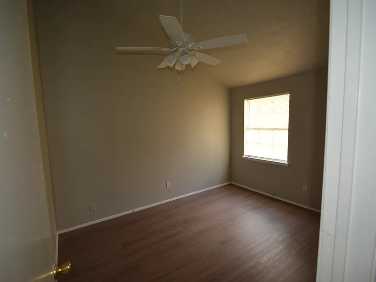 7808 Xavier Dr — Photo 4