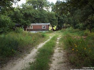 106 Shady Oaks Dr, Floresville, TX 78114