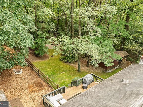 5th image of 4 Dogwood Dell Dr