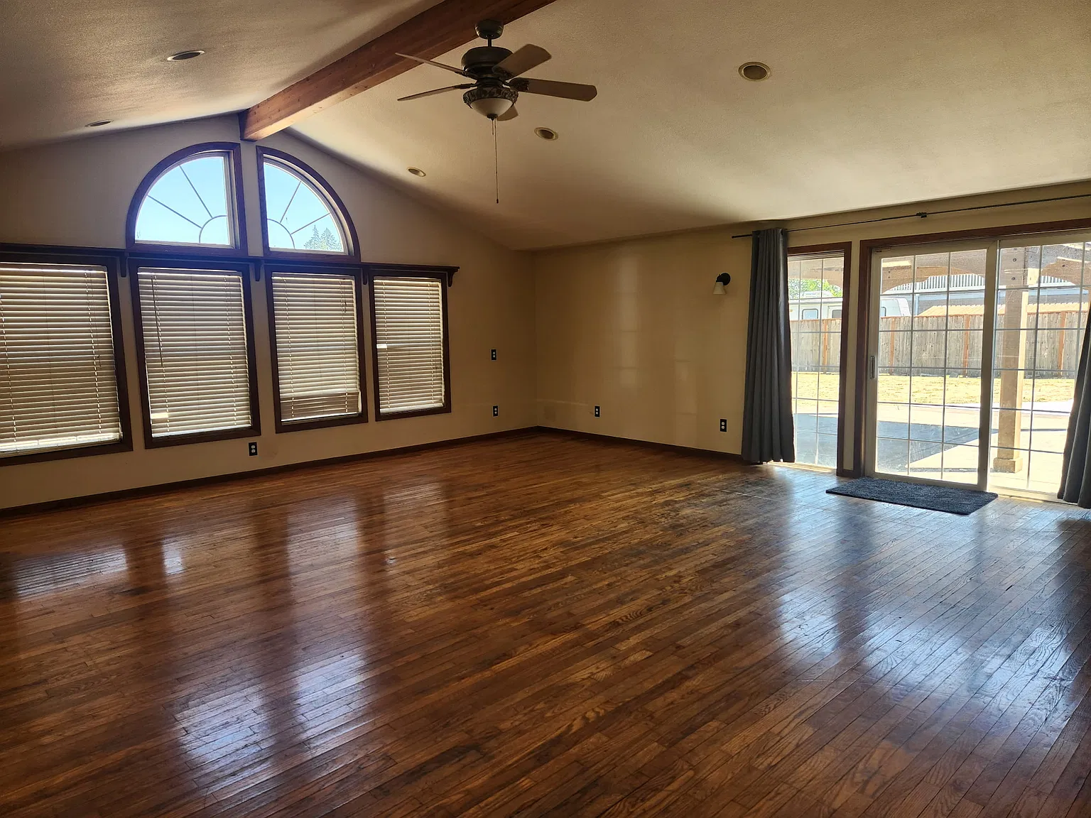 4 bed, 2676 sqft, $3,595 — Photo 4