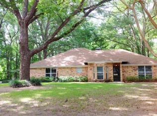 202 Leisure Ln, Whitehouse, TX 75791