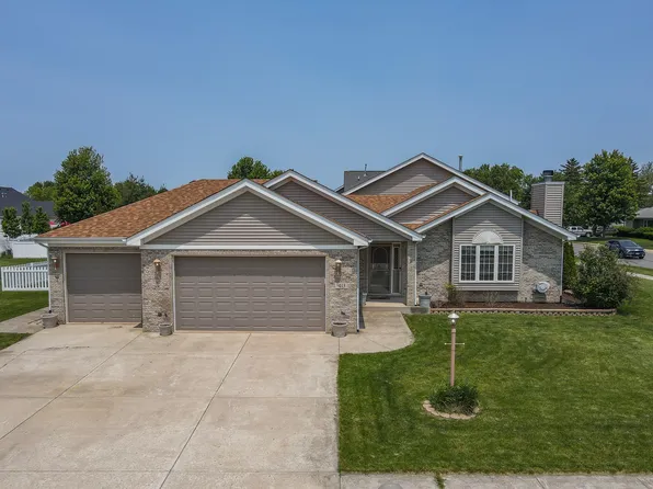 413 W Cook St, Manteno, IL 60950