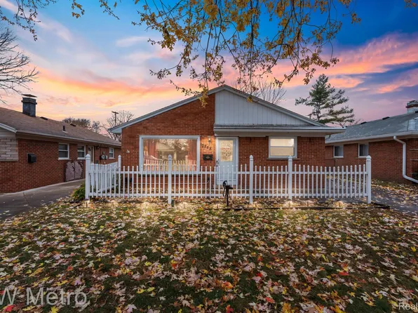 12848 Royal Grand St, Redford, MI 48239