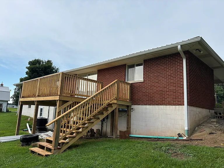 5650 Wallingford Rd — Photo 2